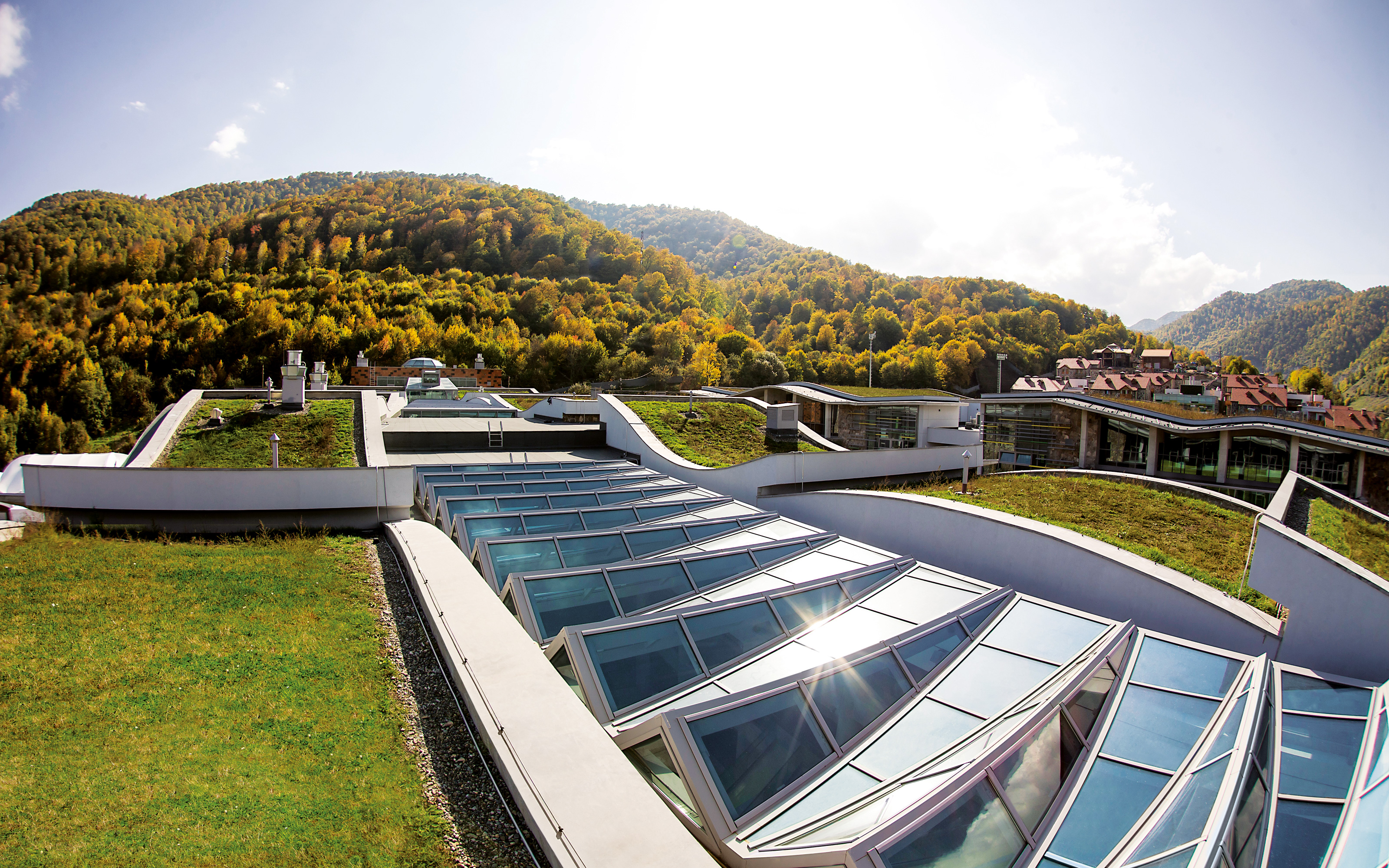 Wavelike green roof with skylights